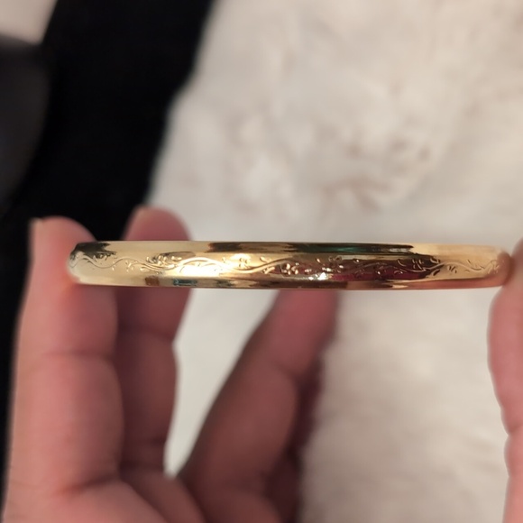 Vintage Gold Toned Bracelet With Engraved Vine Pattern - Picture 3 of 7